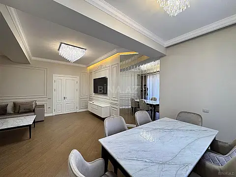 Satılır 4 otaqlı mənzil 205 m²