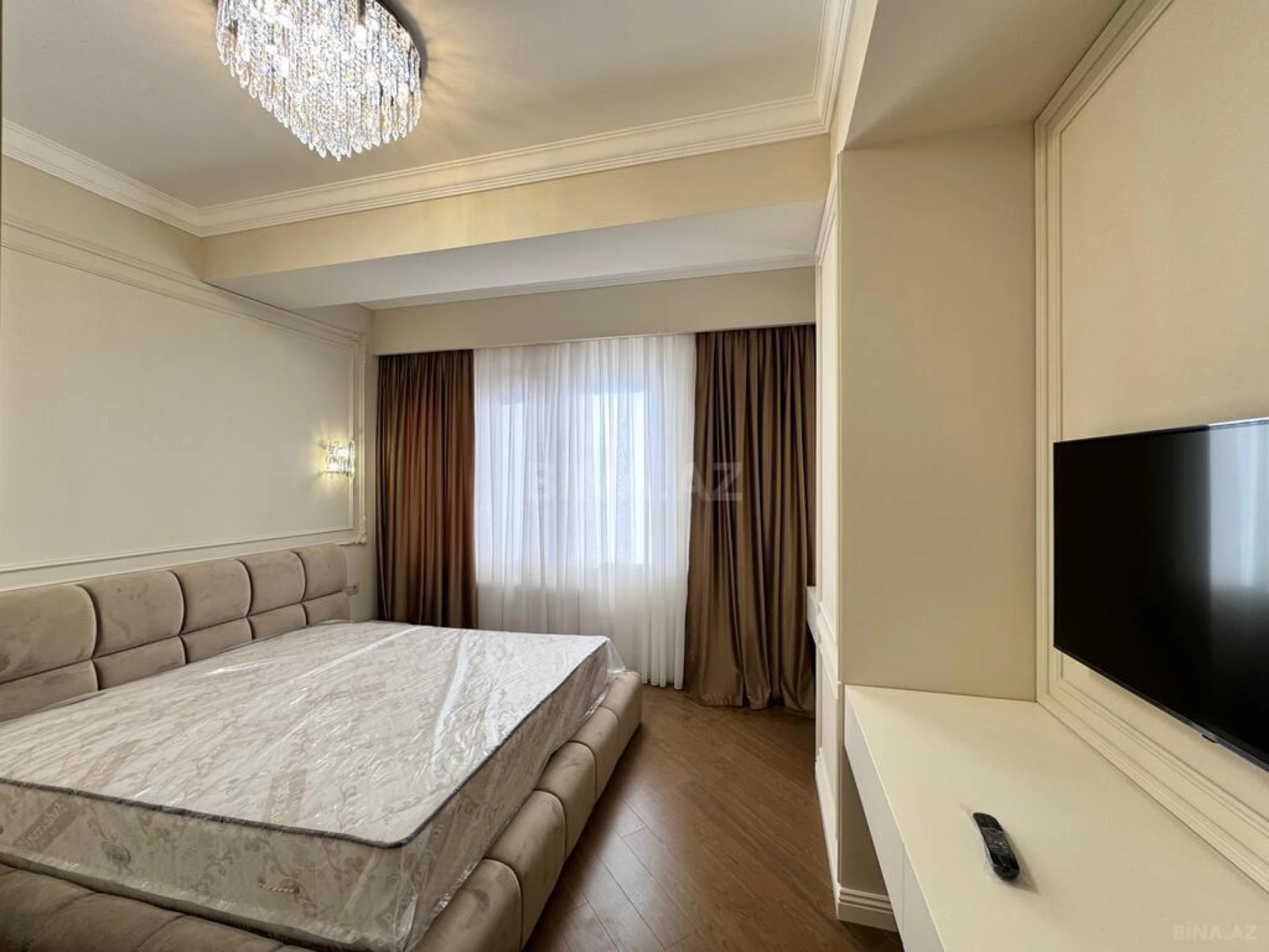 Satılır 4 otaqlı mənzil 205 m²
