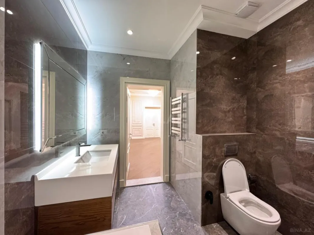 Satılır 4 otaqlı mənzil 205 m²