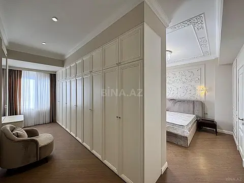 Satılır 4 otaqlı mənzil 205 m²