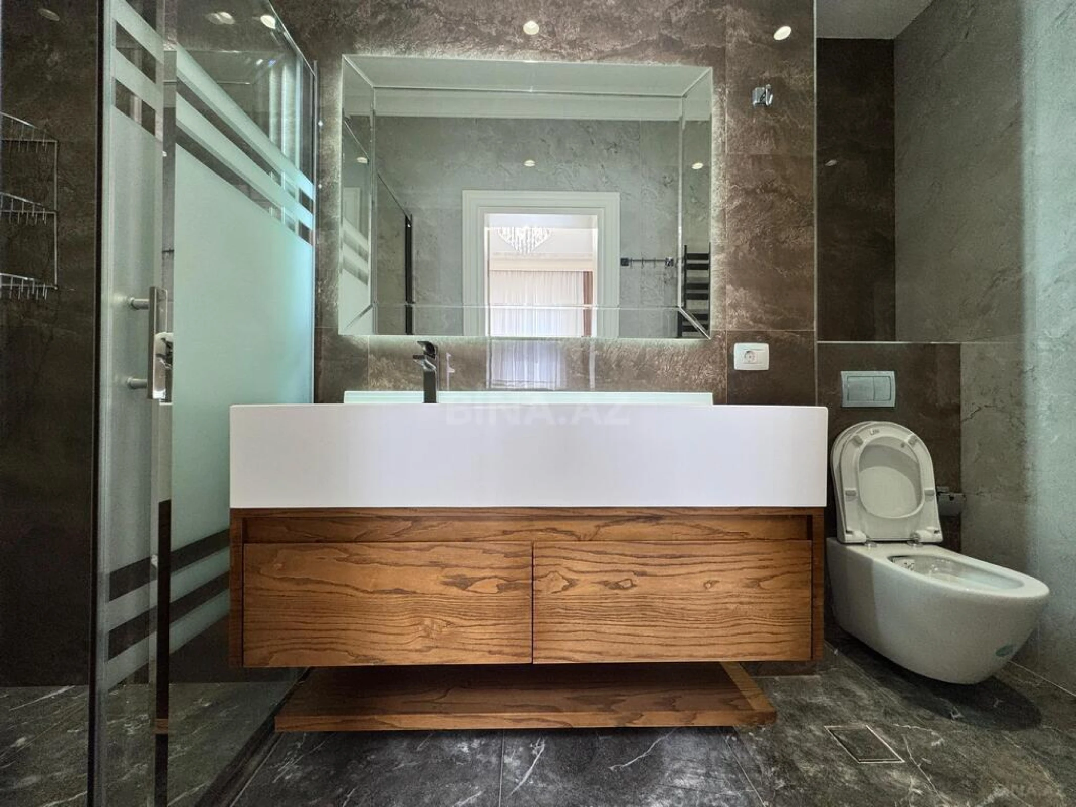 Satılır 4 otaqlı mənzil 205 m²