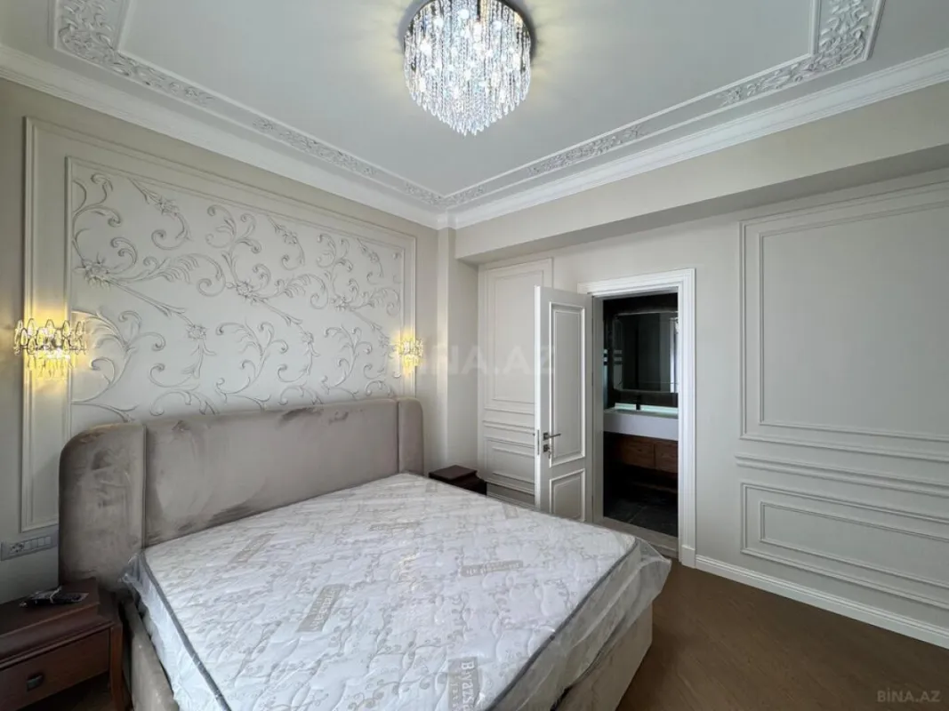 Satılır 4 otaqlı mənzil 205 m²