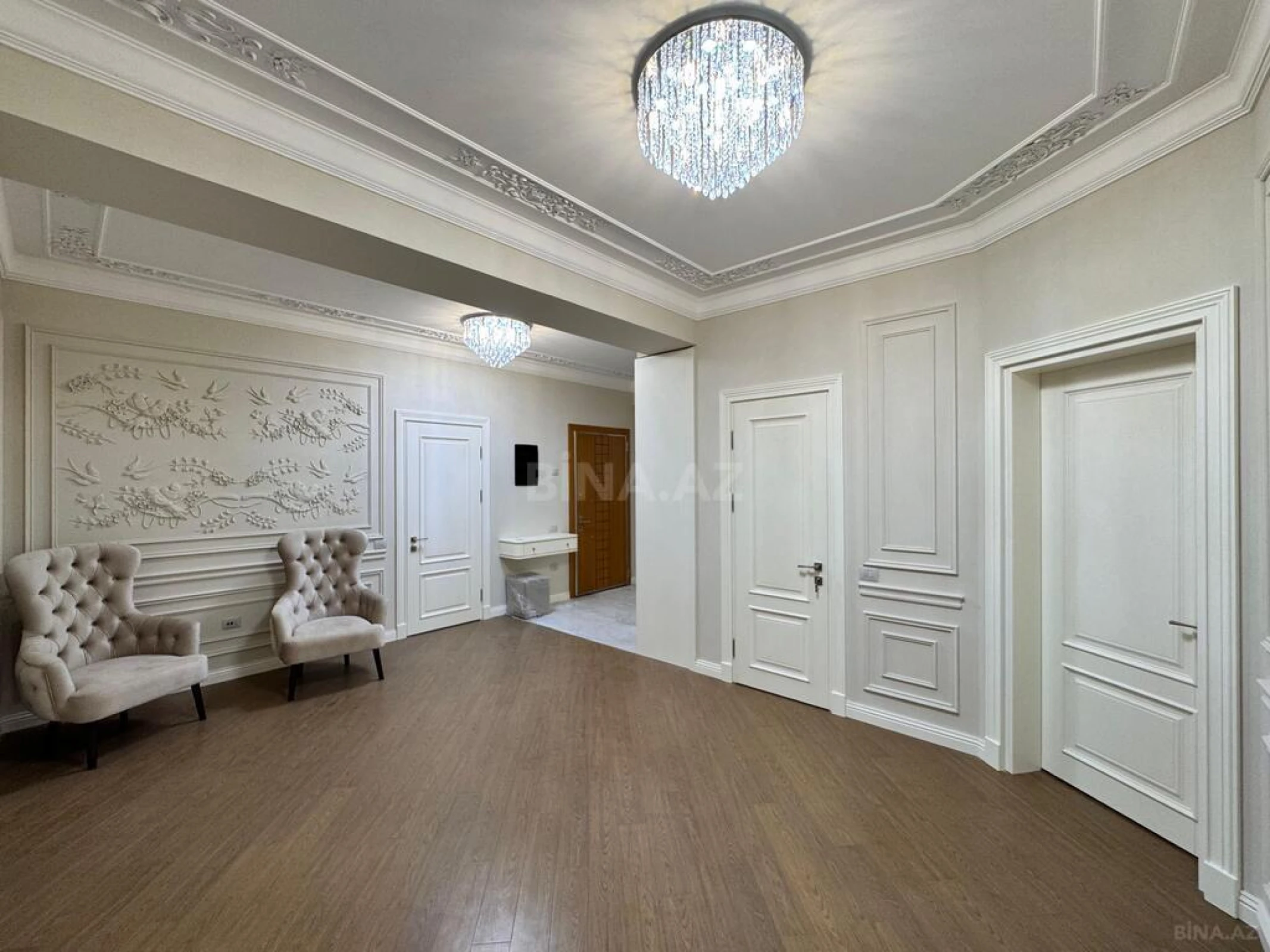 Satılır 4 otaqlı mənzil 205 m²