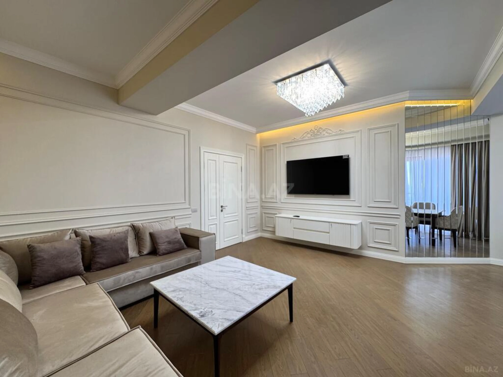 Satılır 4 otaqlı mənzil 205 m²