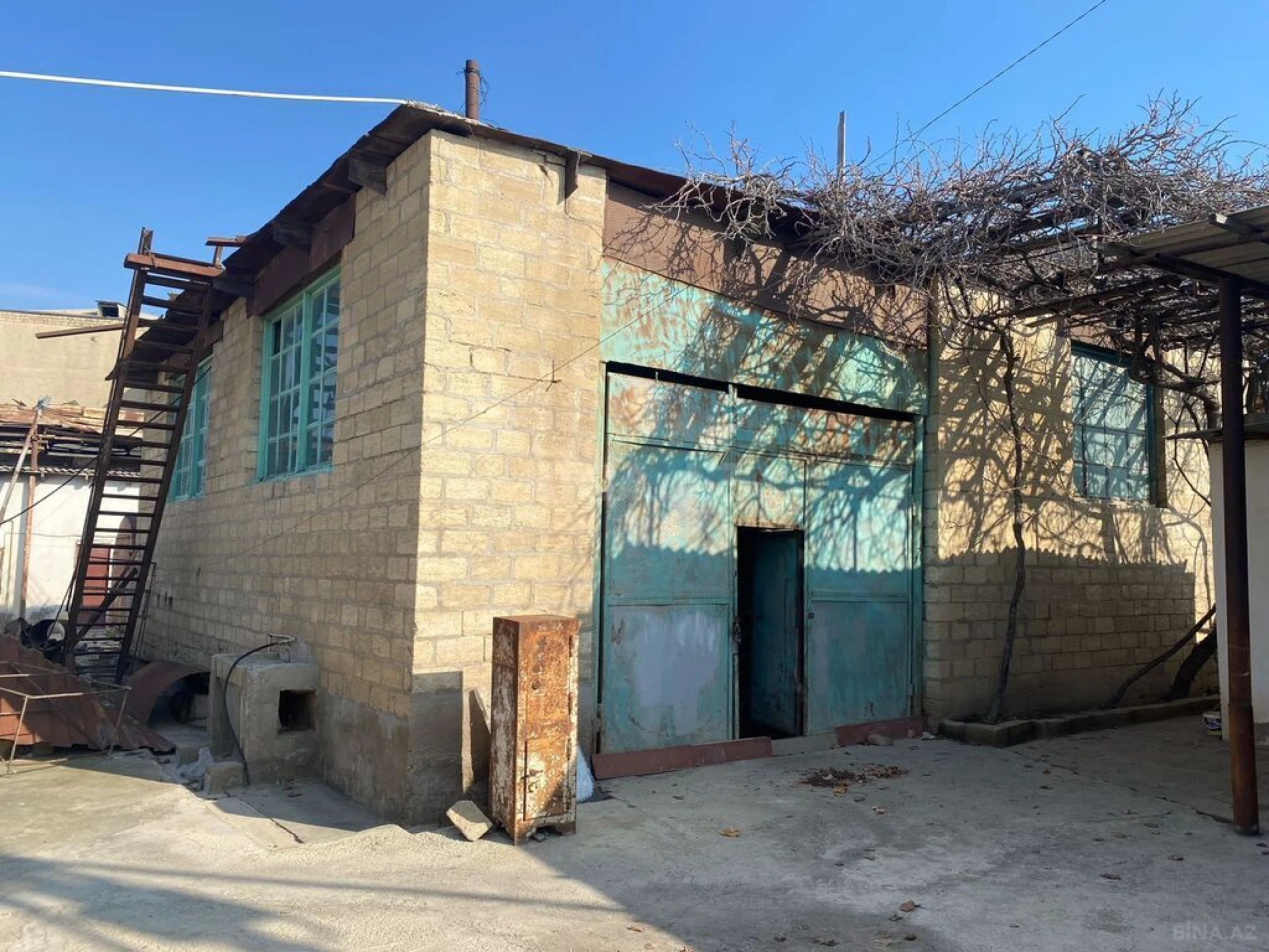 Satılır obyekt 2100 m²