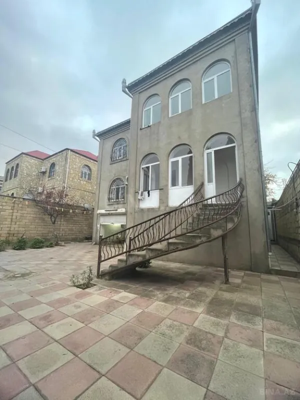 Satılır 7 otaqlı həyət evi 350 m²