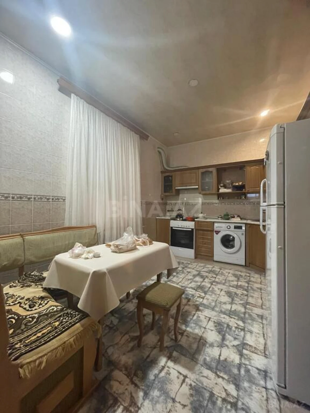 Satılır 7 otaqlı həyət evi 350 m²