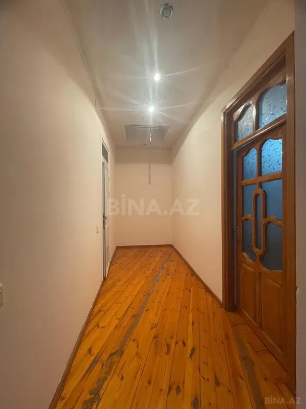 Satılır 7 otaqlı həyət evi 350 m²