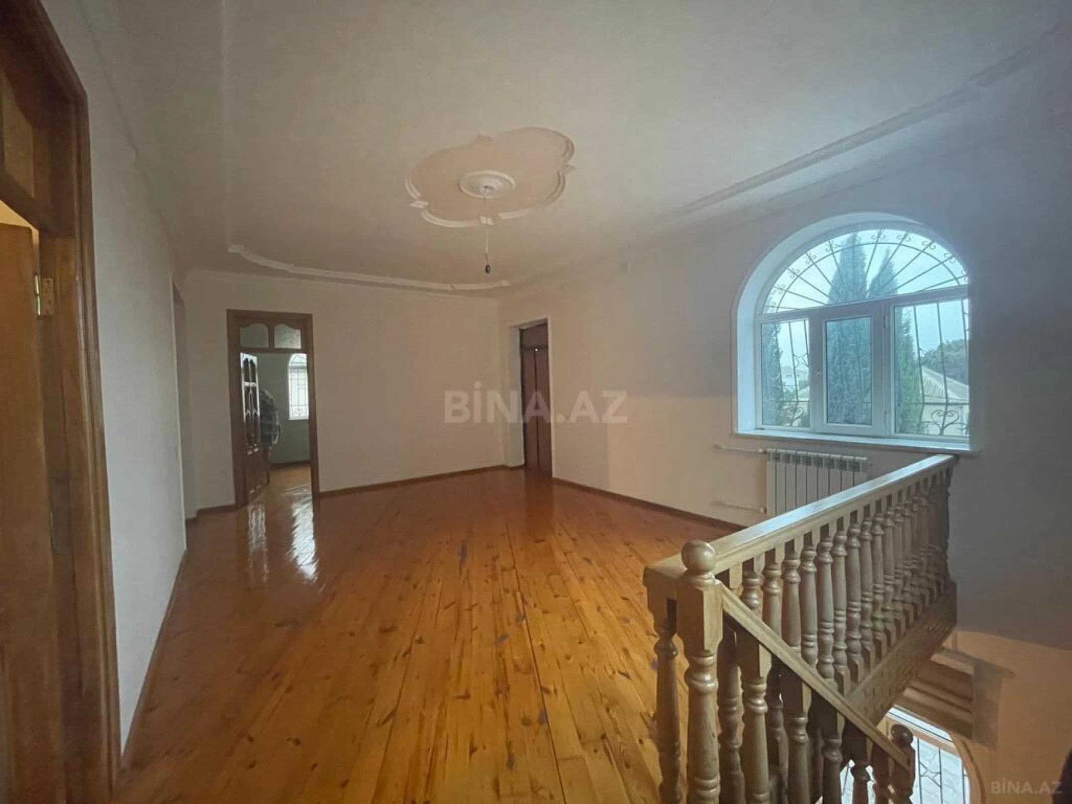 Satılır 7 otaqlı həyət evi 350 m²