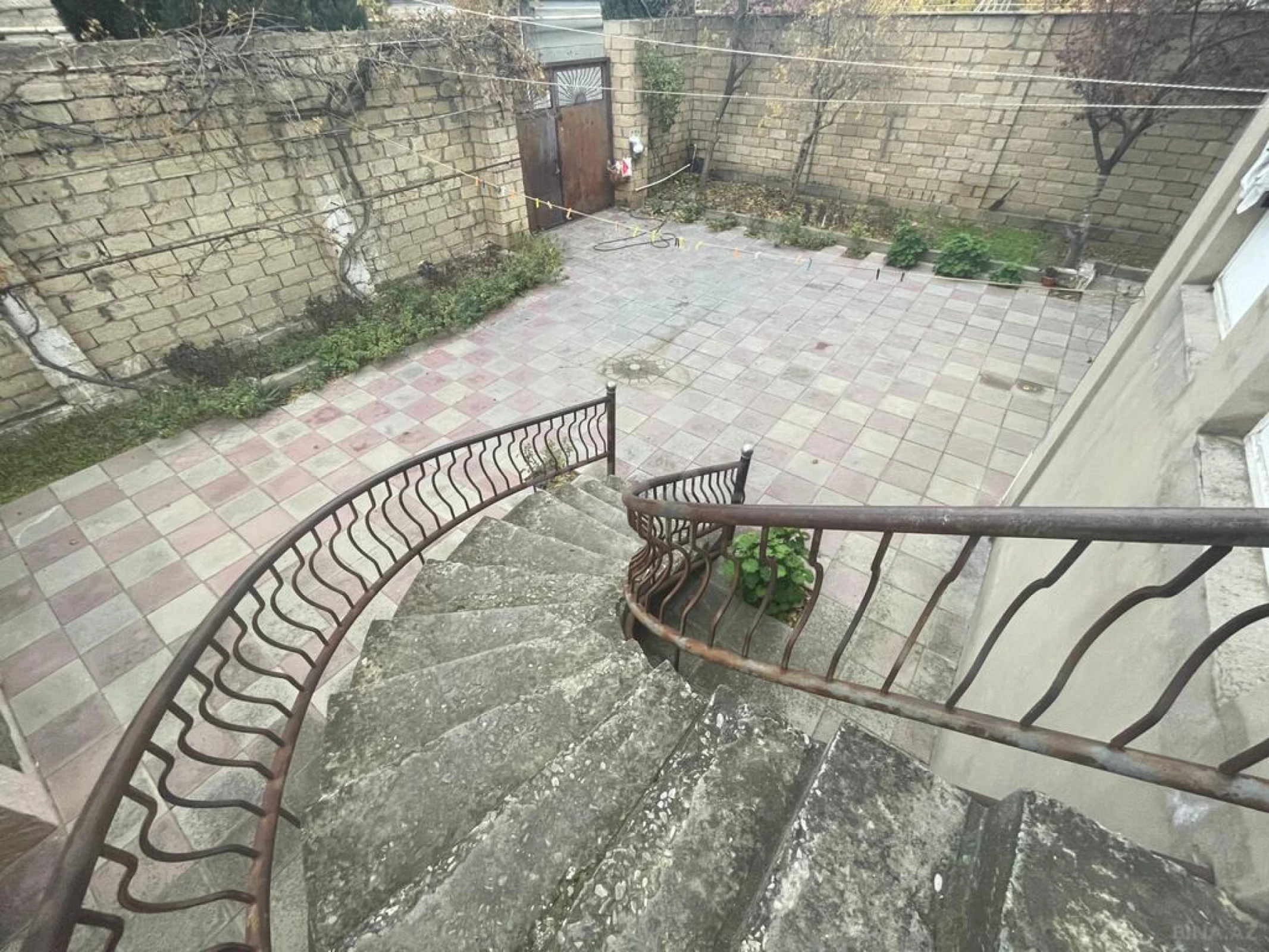 Satılır 7 otaqlı həyət evi 350 m²