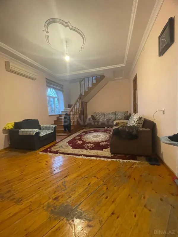 Satılır 7 otaqlı həyət evi 350 m²