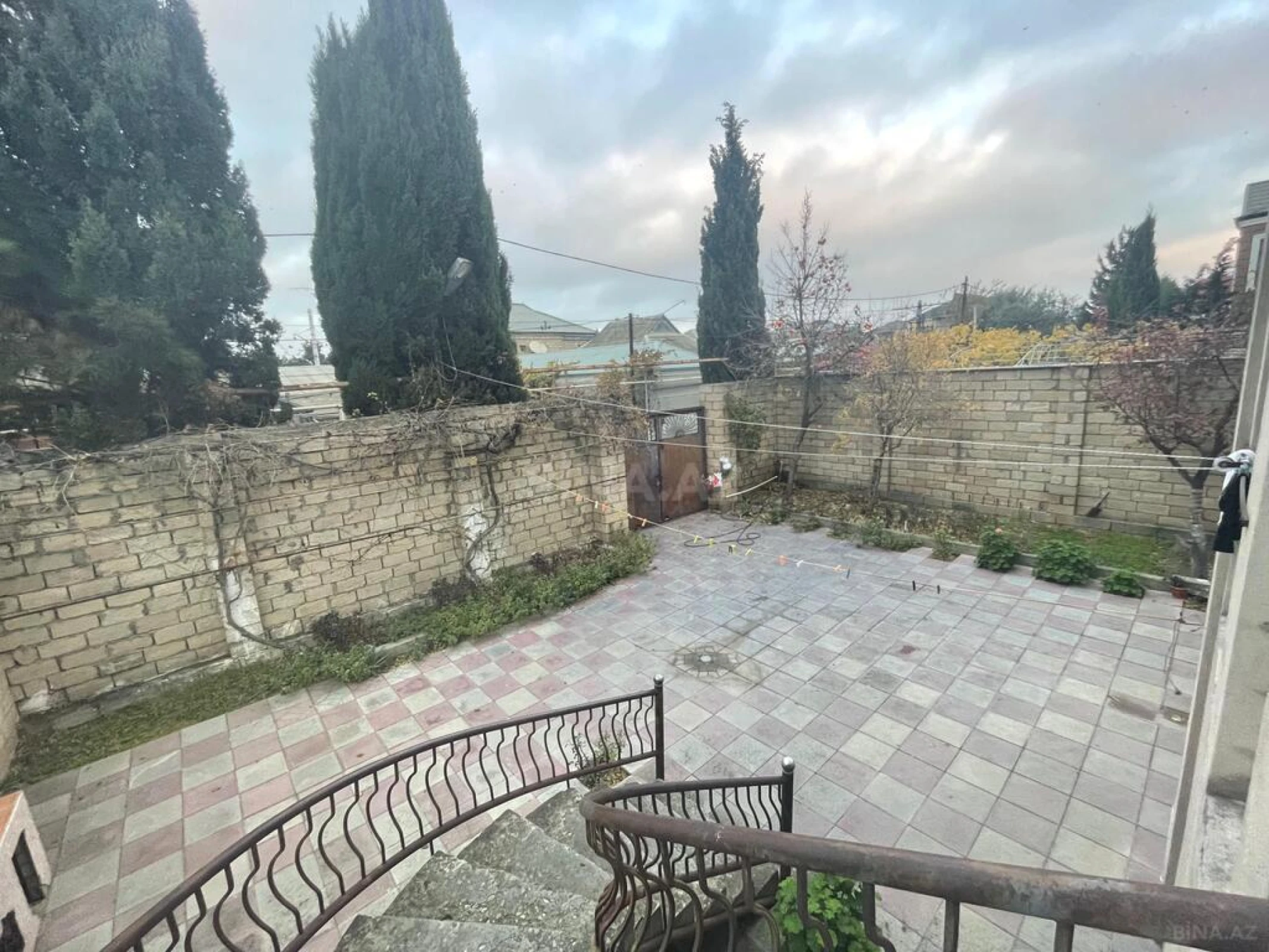 Satılır 7 otaqlı həyət evi 350 m²