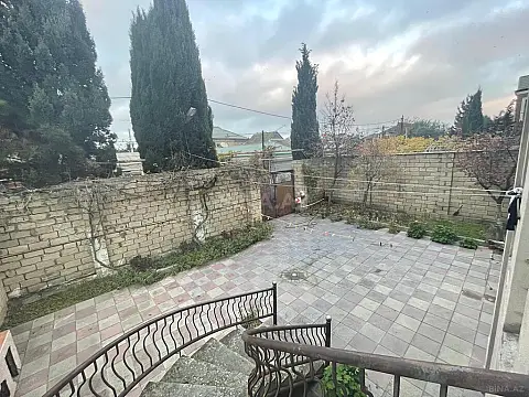 Satılır 7 otaqlı həyət evi 350 m²