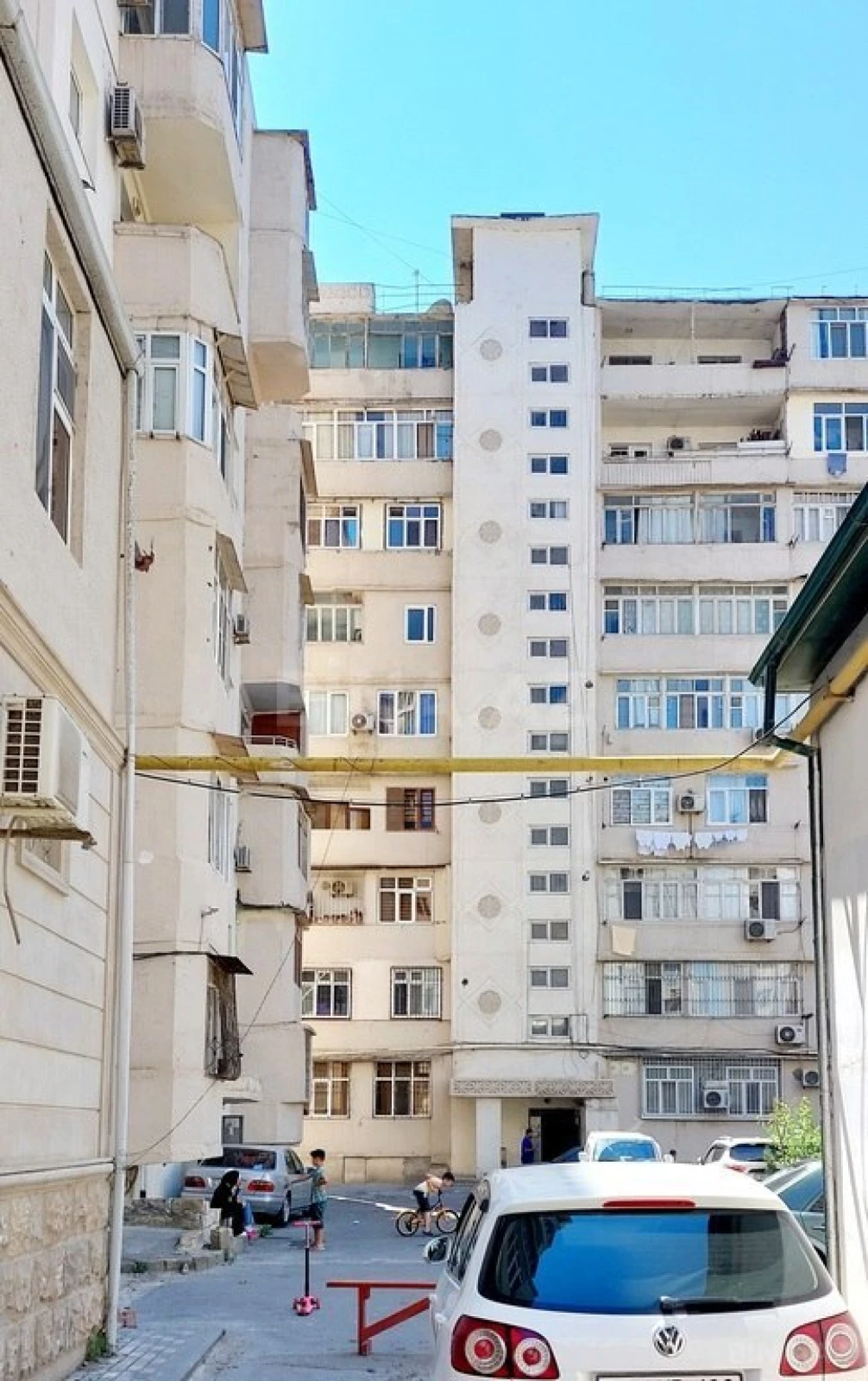Satılır 4 otaqlı mənzil 112 m²