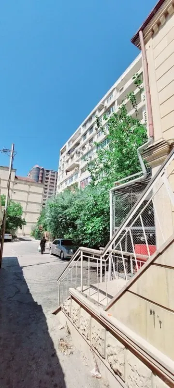 Satılır 4 otaqlı mənzil 112 m²