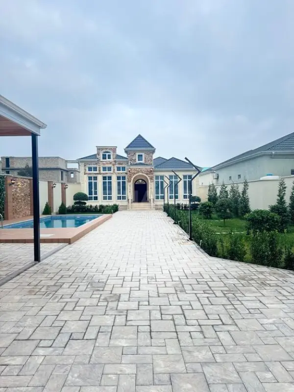Satılır 4 otaqlı həyət evi 240 m²