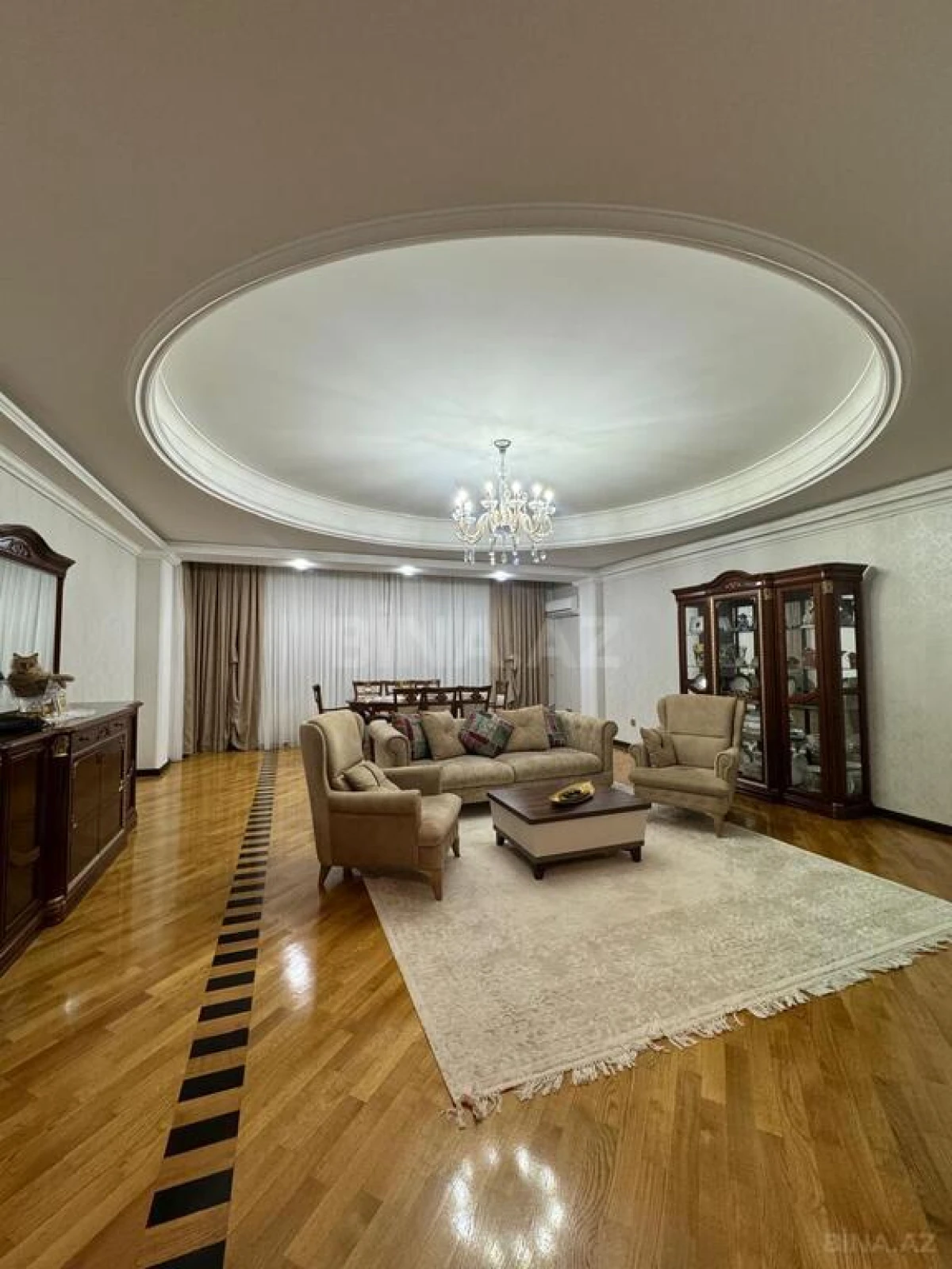 Satılır 4 otaqlı mənzil 230 m²