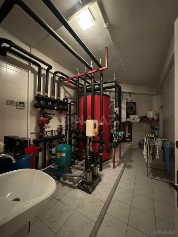 Satılır 4 otaqlı mənzil 230 m²