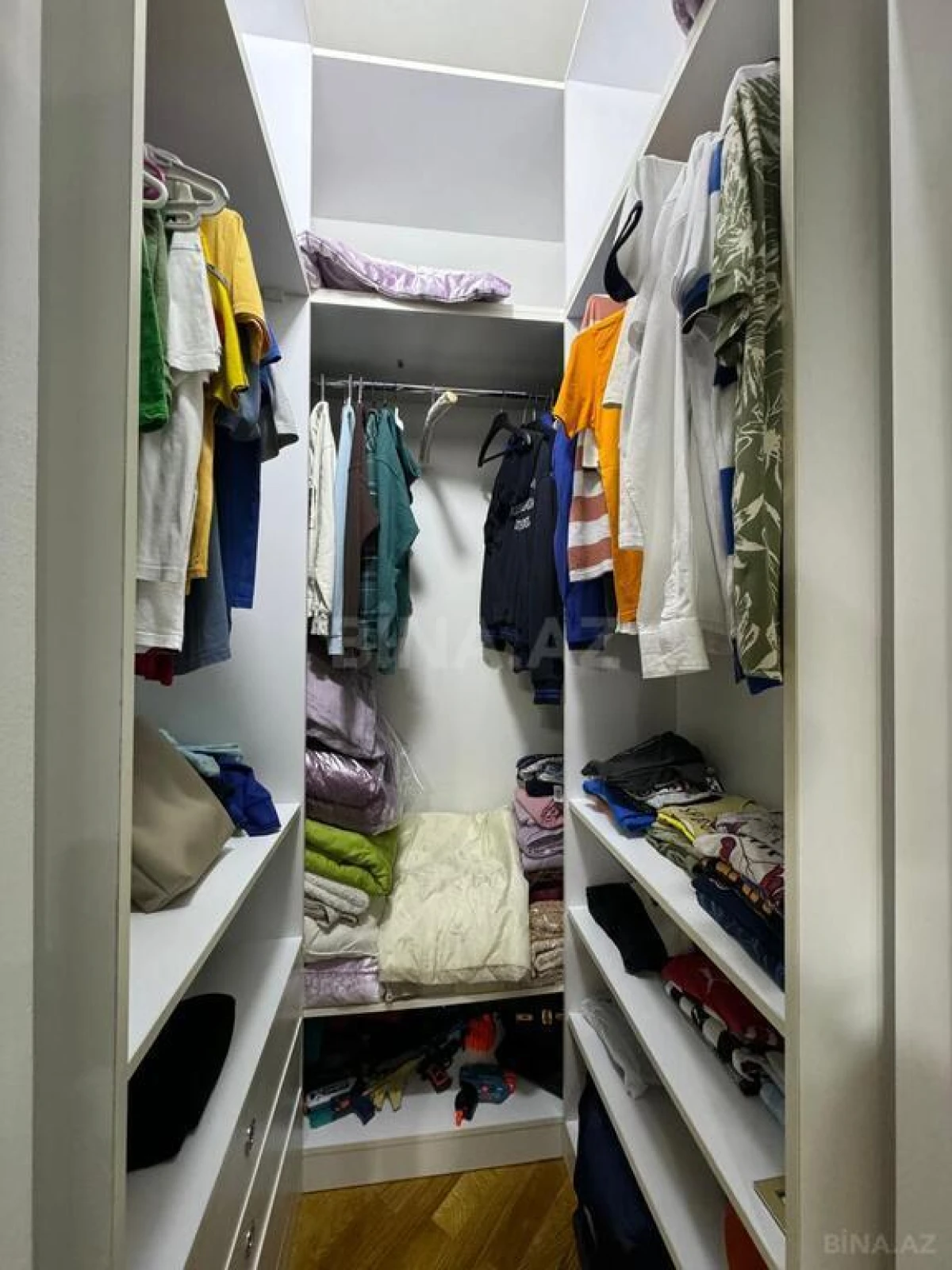 Satılır 4 otaqlı mənzil 230 m²