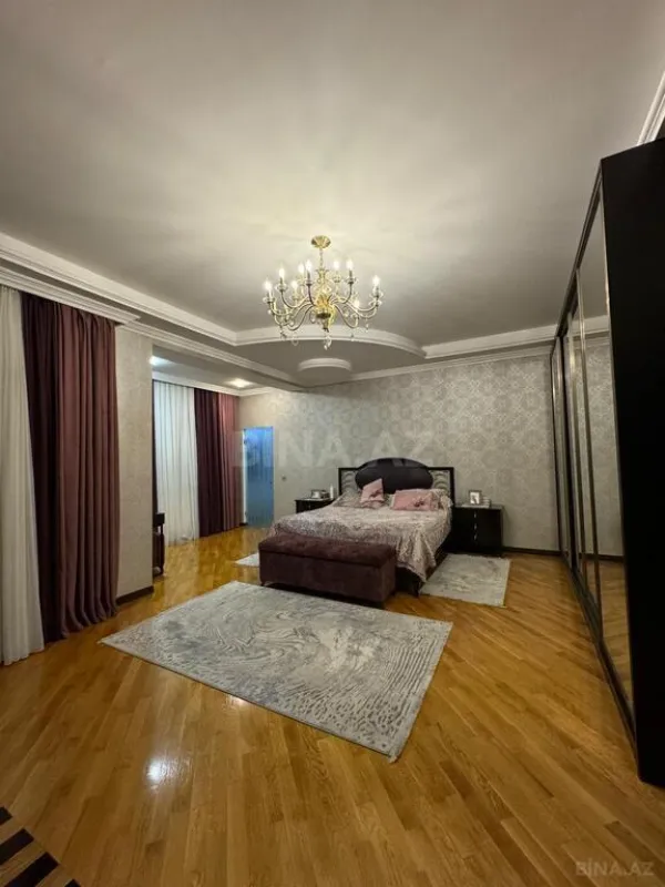 Satılır 4 otaqlı mənzil 230 m²