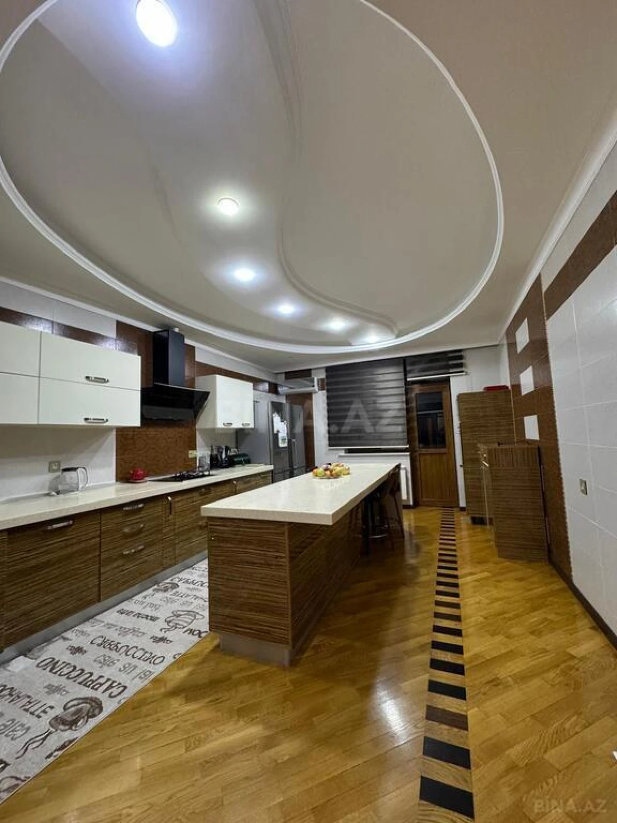 Satılır 4 otaqlı mənzil 230 m²