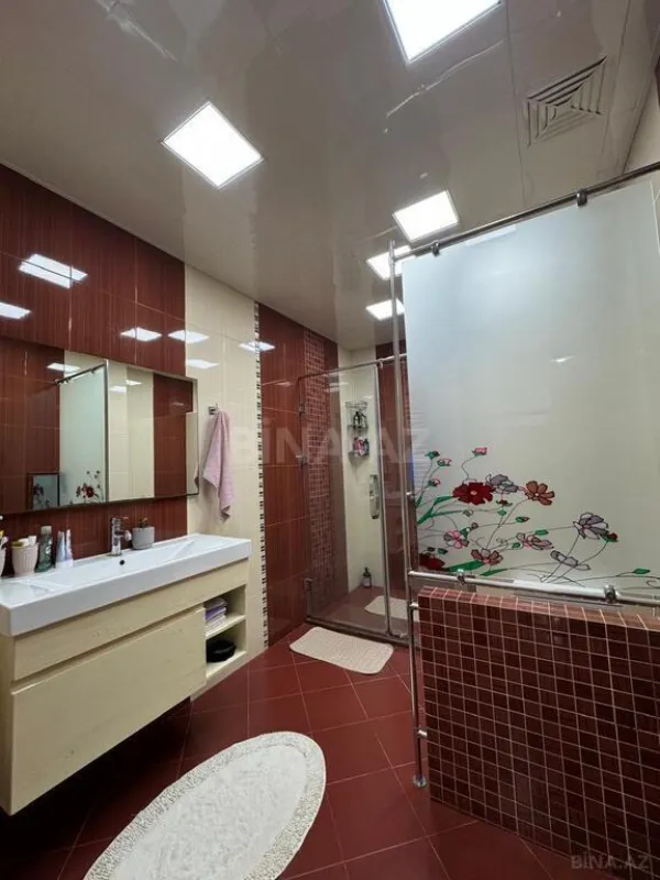 Satılır 4 otaqlı mənzil 230 m²