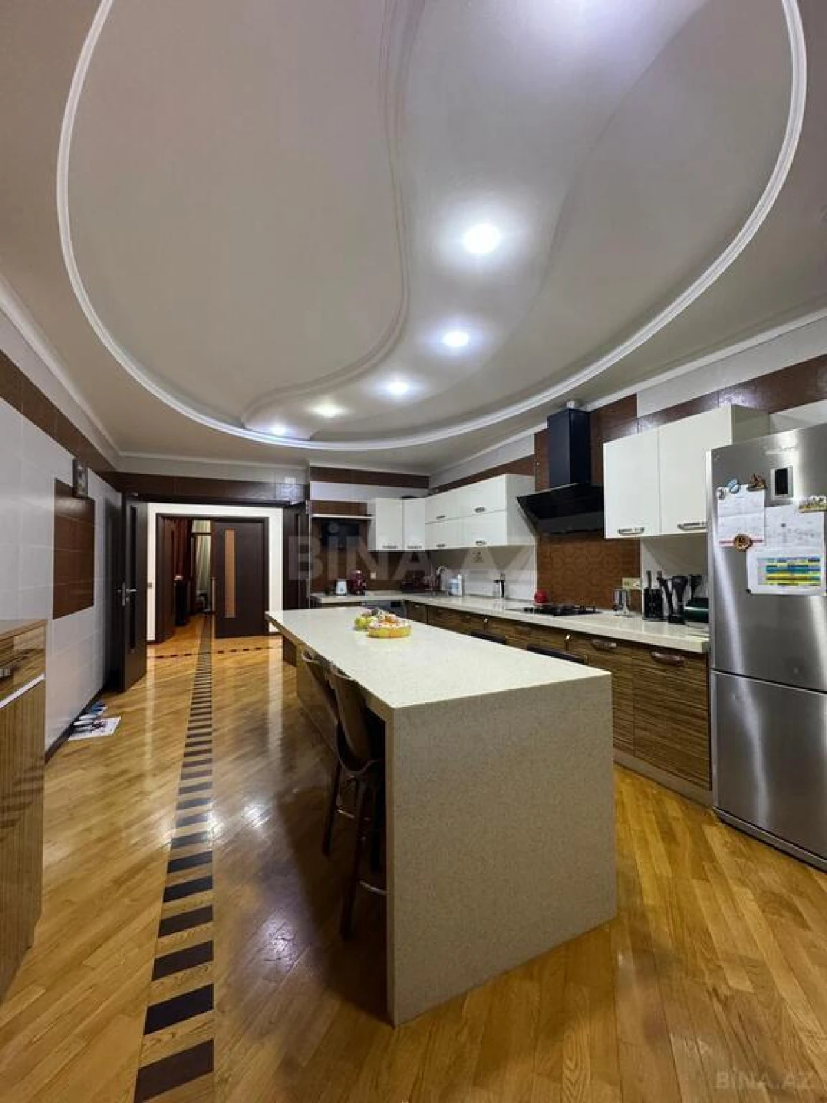 Satılır 4 otaqlı mənzil 230 m²