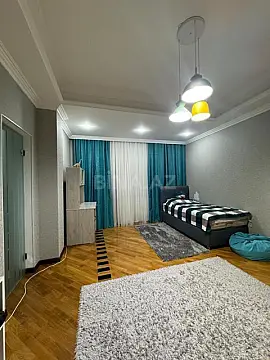 Satılır 4 otaqlı mənzil 230 m²