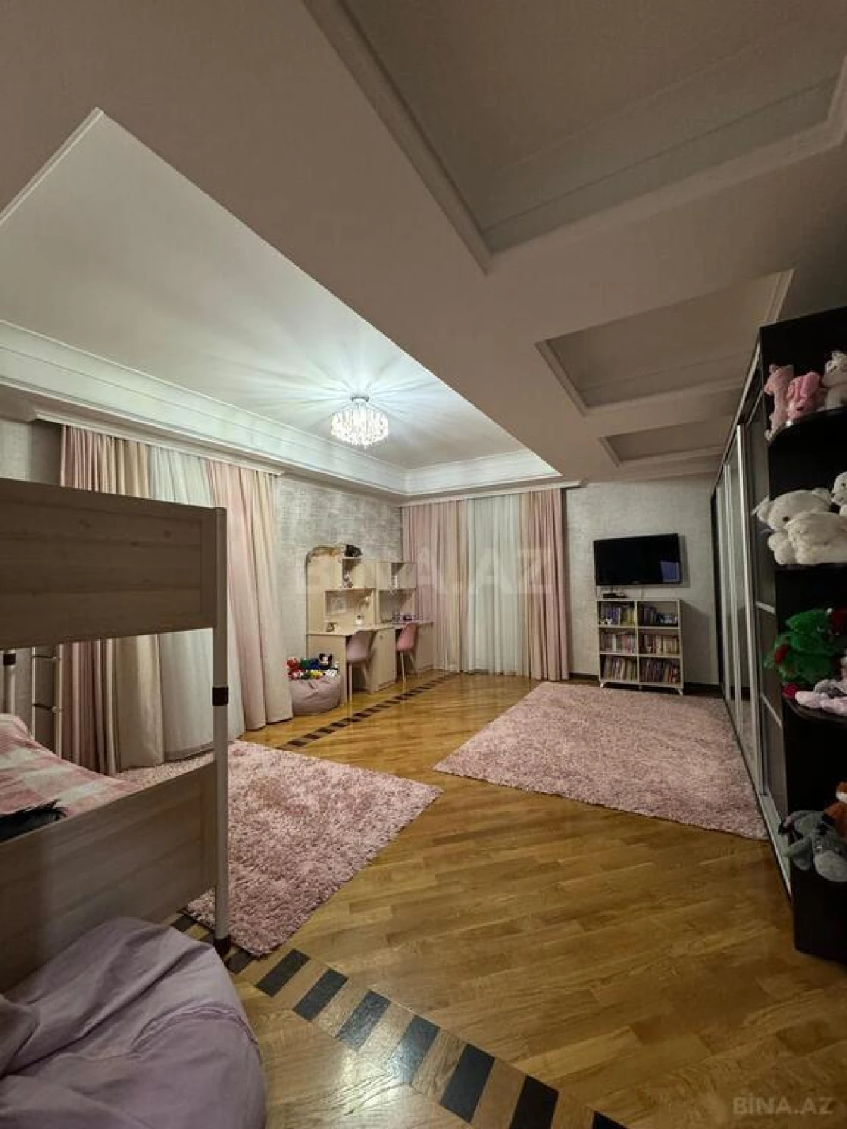 Satılır 4 otaqlı mənzil 230 m²