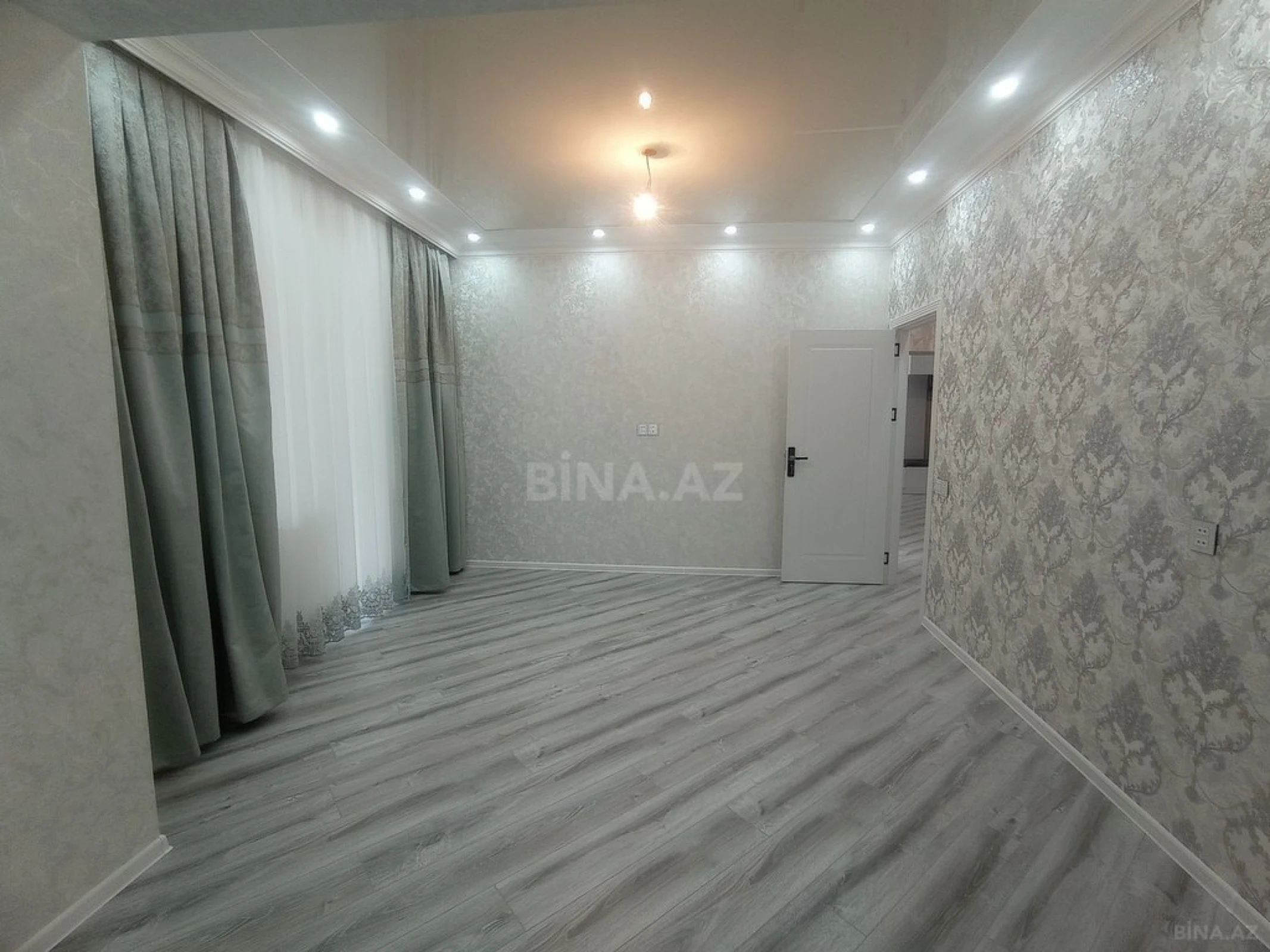 Satılır 4 otaqlı mənzil 128 m²