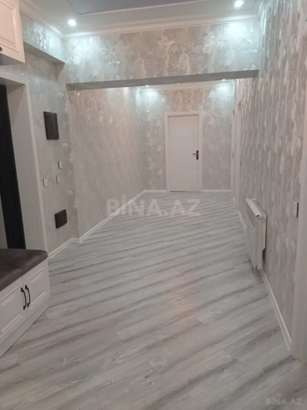 Satılır 4 otaqlı mənzil 128 m²
