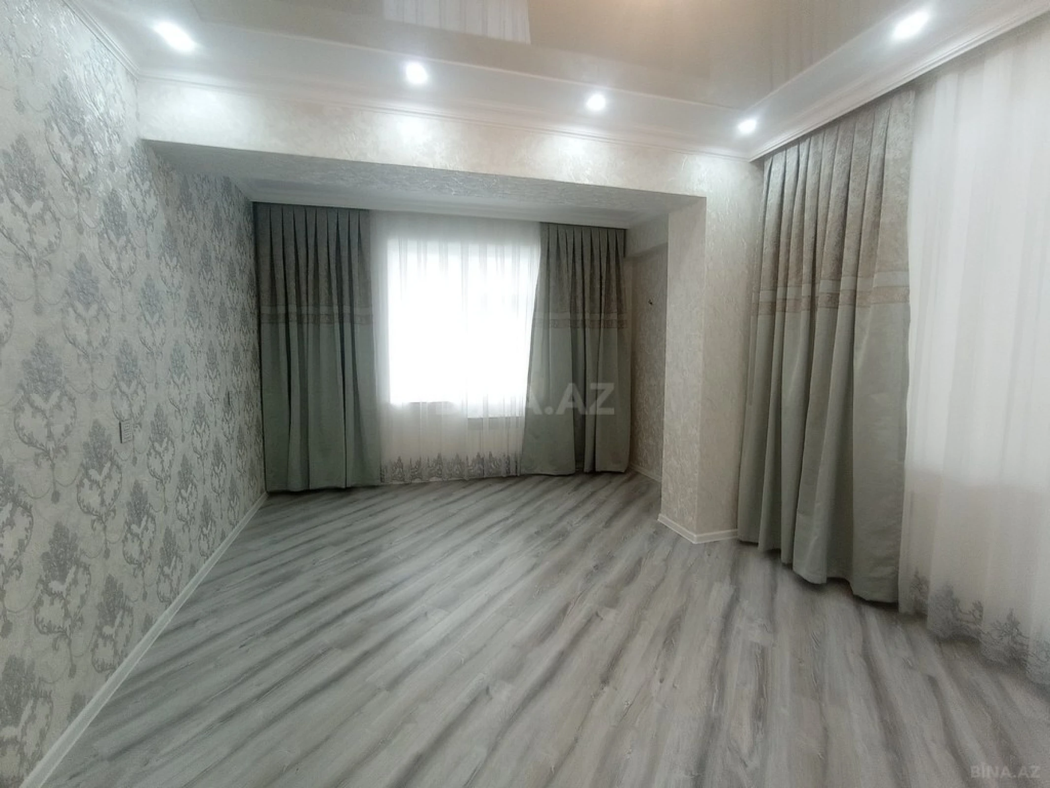 Satılır 4 otaqlı mənzil 128 m²