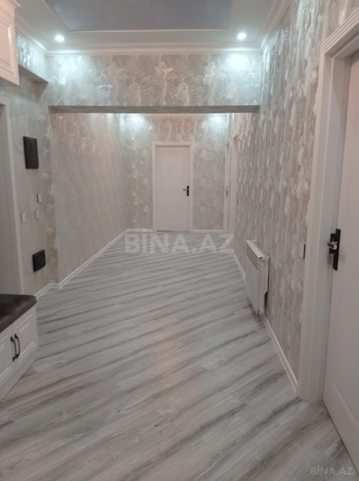 Satılır 4 otaqlı mənzil 128 m²