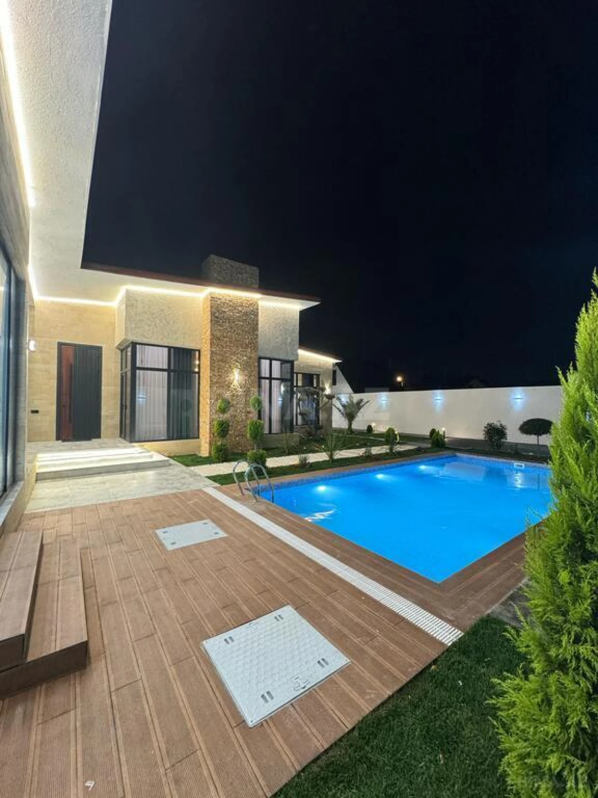 Satılır 4 otaqlı həyət evi 300 m²