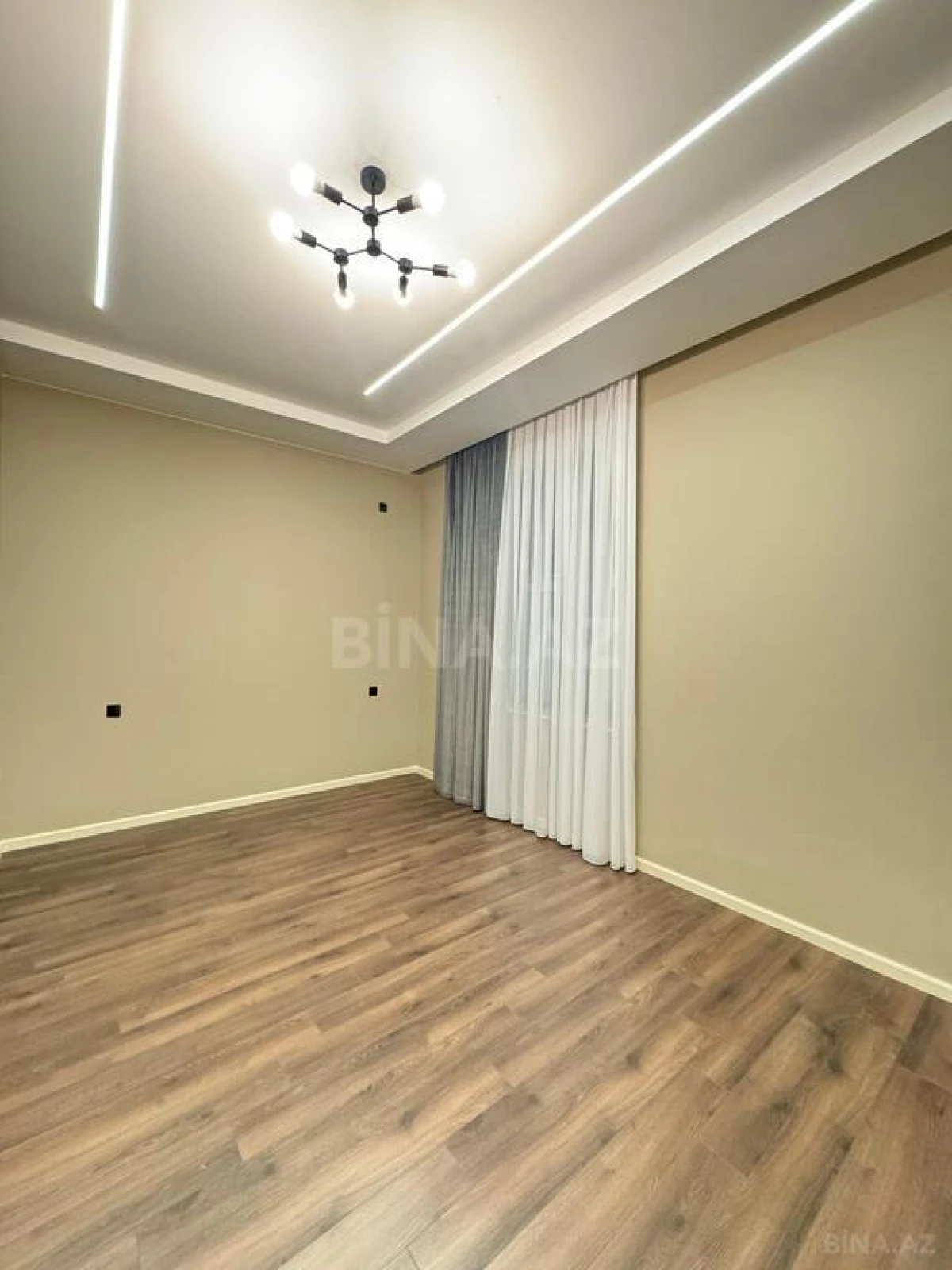 Satılır 4 otaqlı həyət evi 300 m²