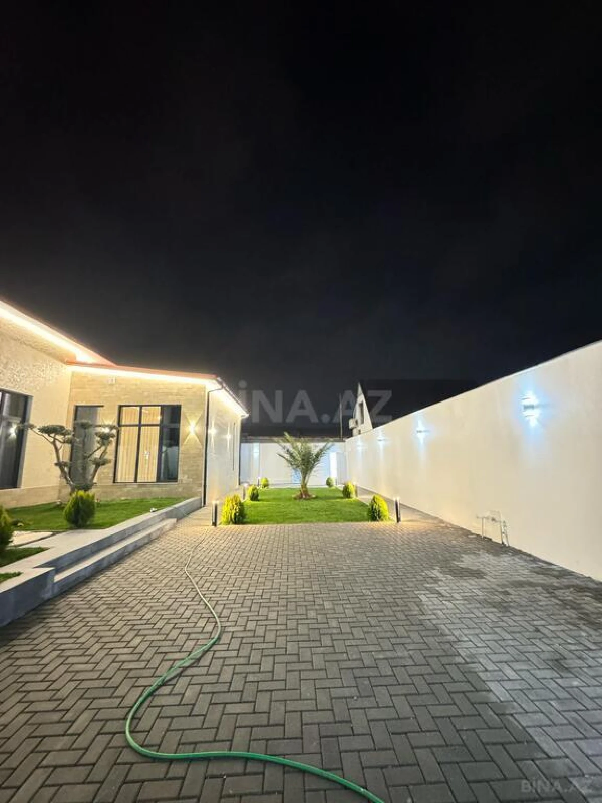 Satılır 4 otaqlı həyət evi 300 m²