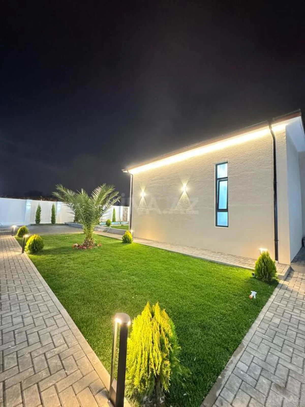 Satılır 4 otaqlı həyət evi 300 m²