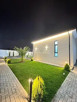 Satılır 4 otaqlı həyət evi 300 m²