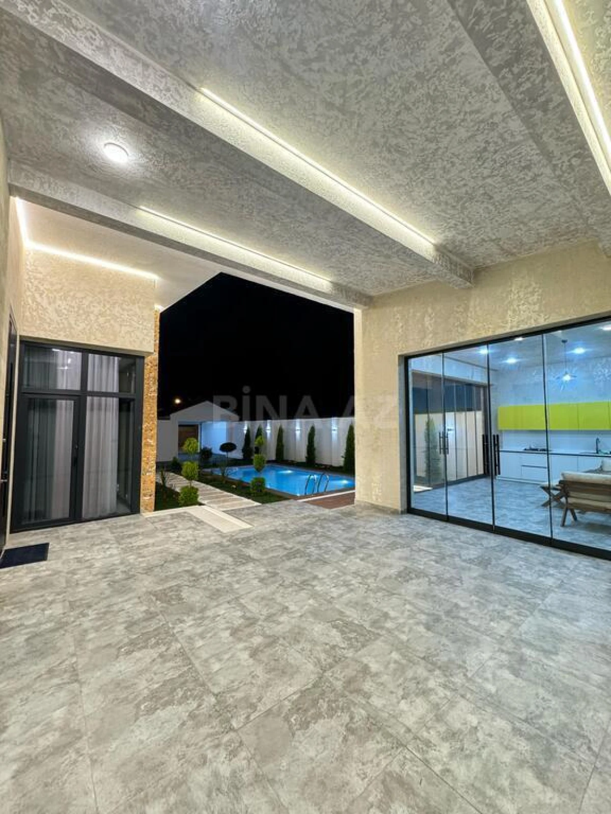 Satılır 4 otaqlı həyət evi 300 m²