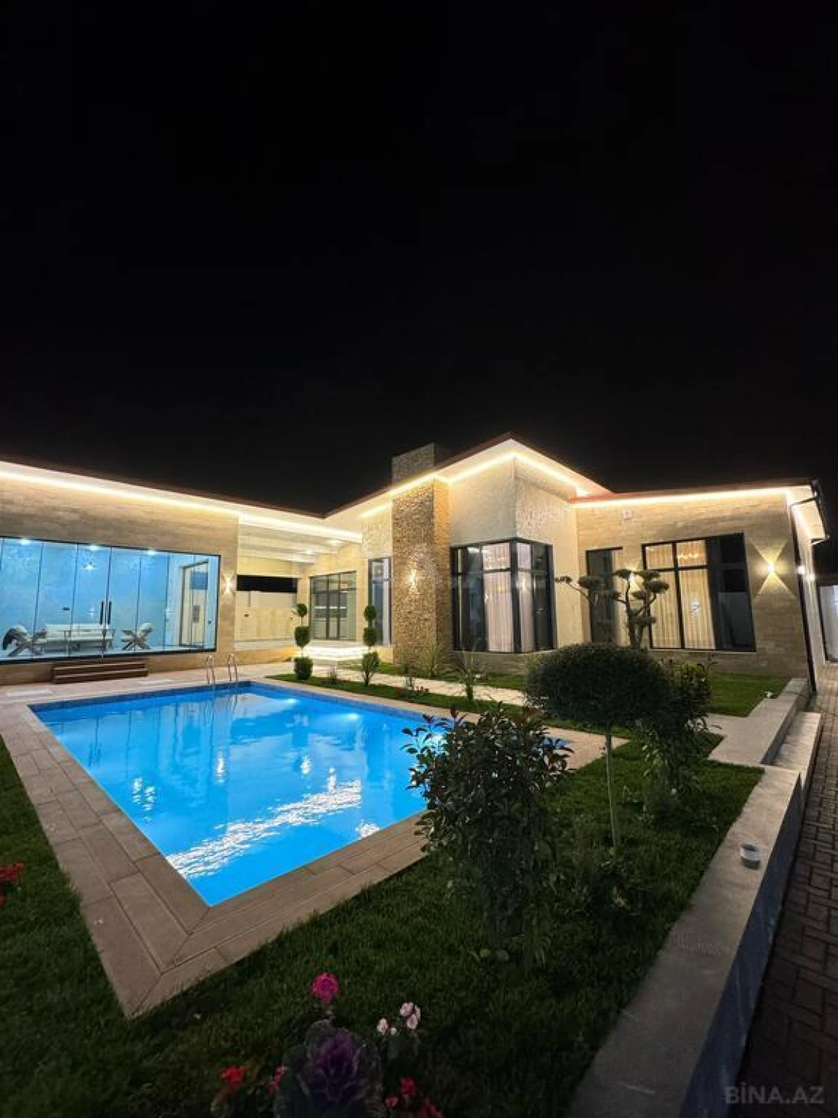 Satılır 4 otaqlı həyət evi 300 m²
