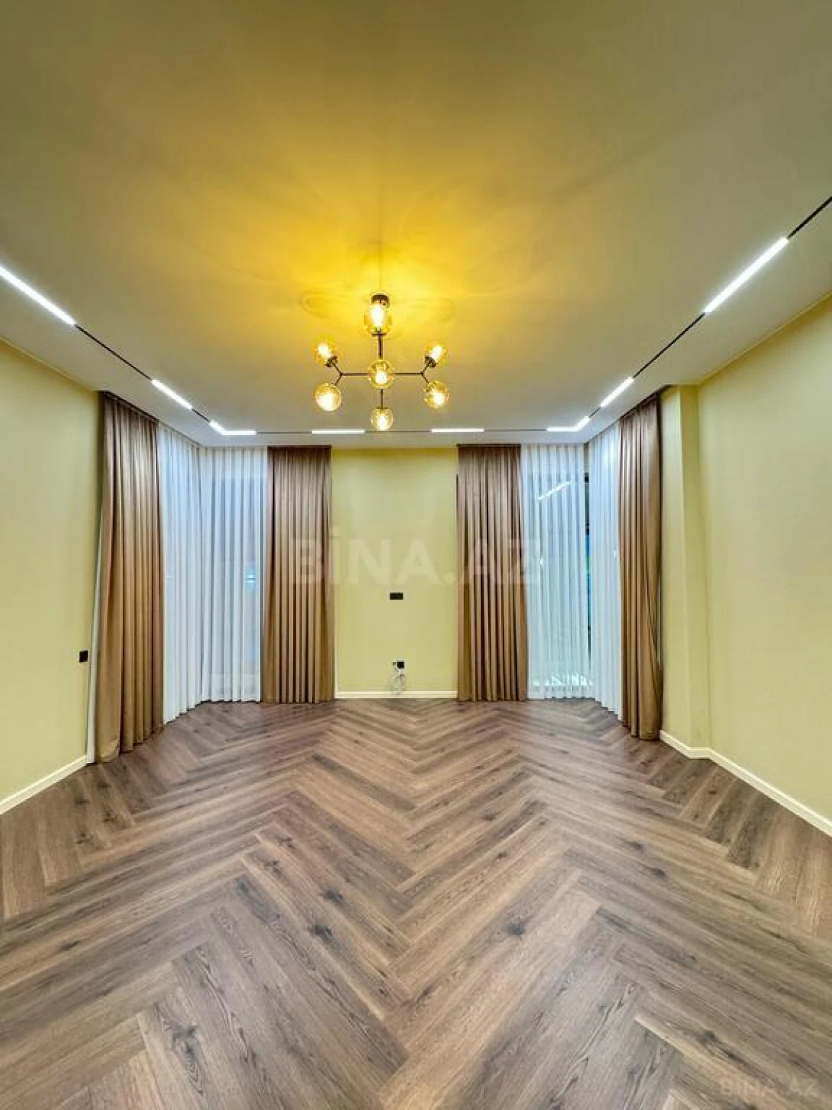 Satılır 4 otaqlı həyət evi 300 m²