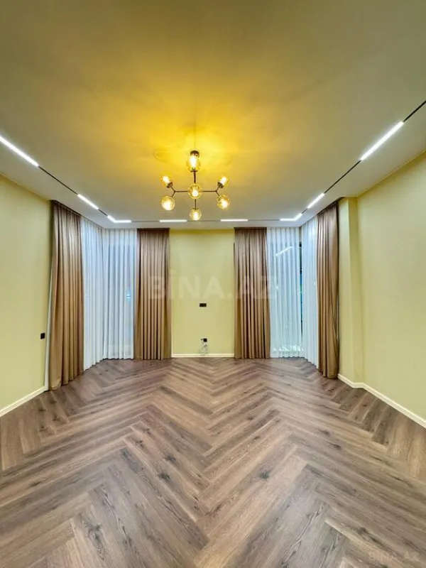 Satılır 4 otaqlı həyət evi 300 m²