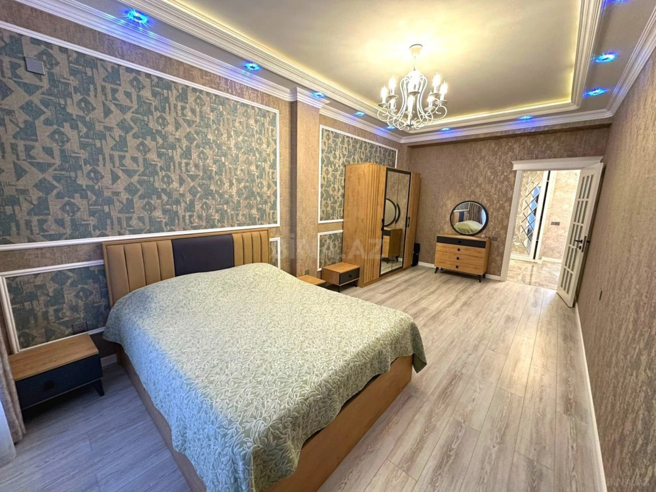 Satılır 4 otaqlı mənzil 191 m²