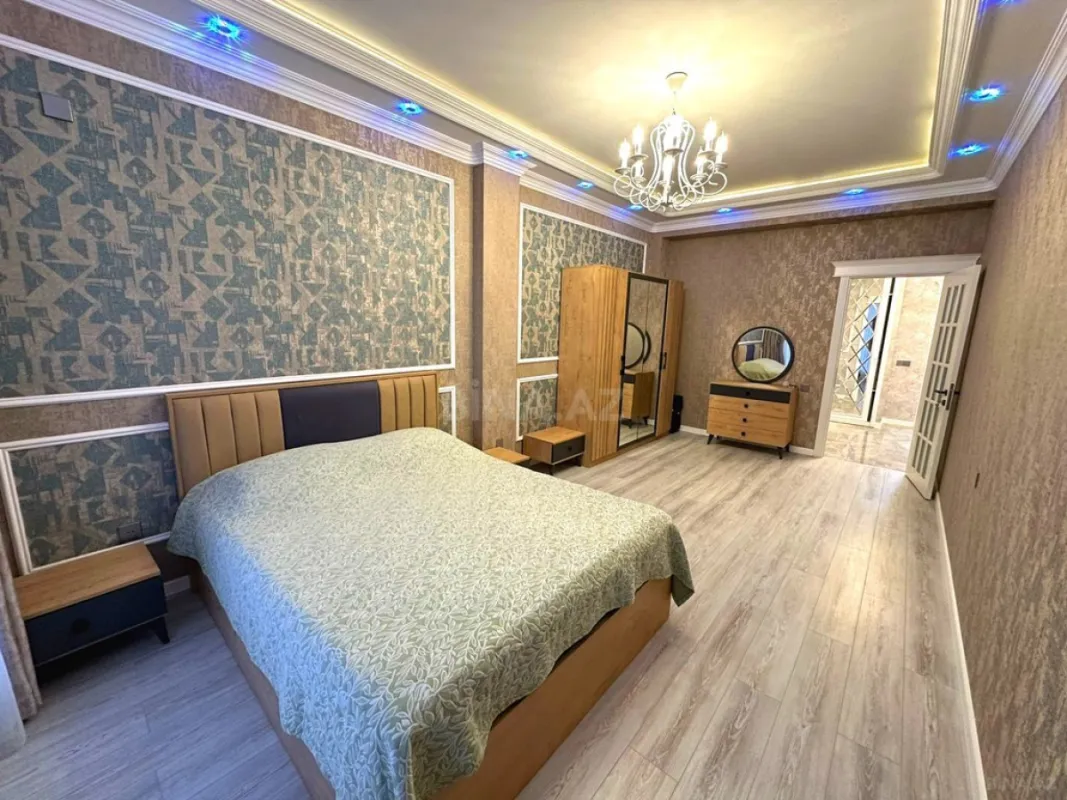 Satılır 4 otaqlı mənzil 191 m²