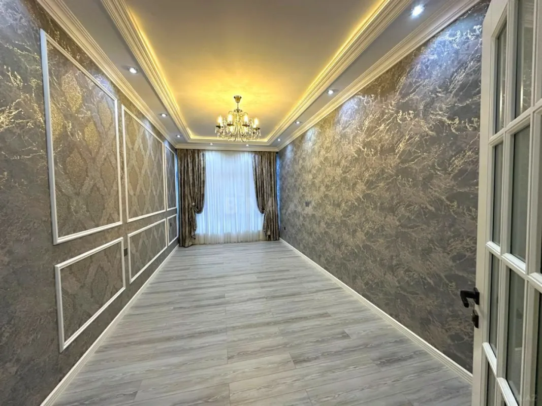 Satılır 4 otaqlı mənzil 191 m²