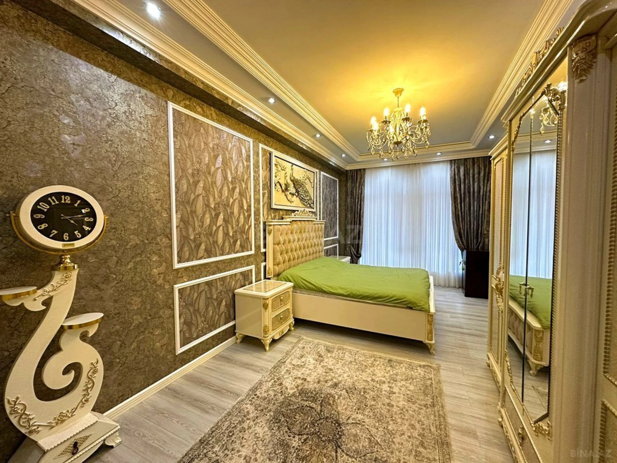 Satılır 4 otaqlı mənzil 191 m²