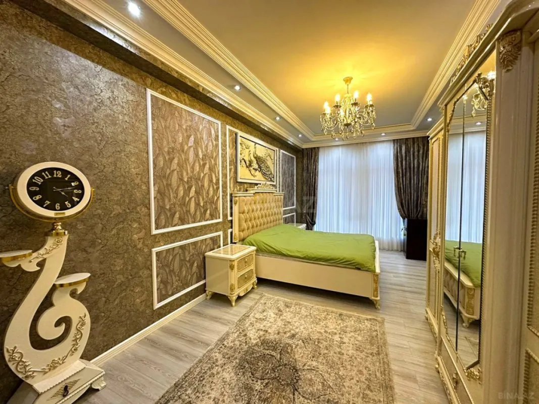 Satılır 4 otaqlı mənzil 191 m²