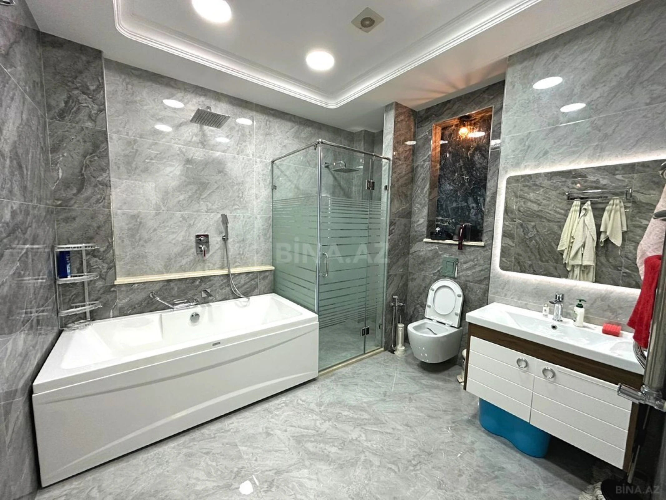 Satılır 4 otaqlı mənzil 191 m²
