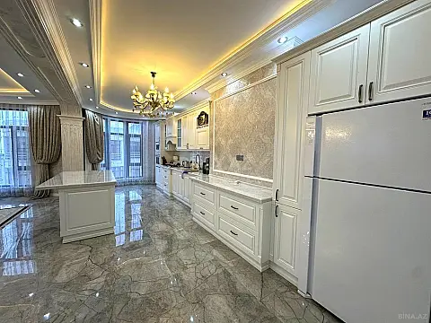 Satılır 4 otaqlı mənzil 191 m²