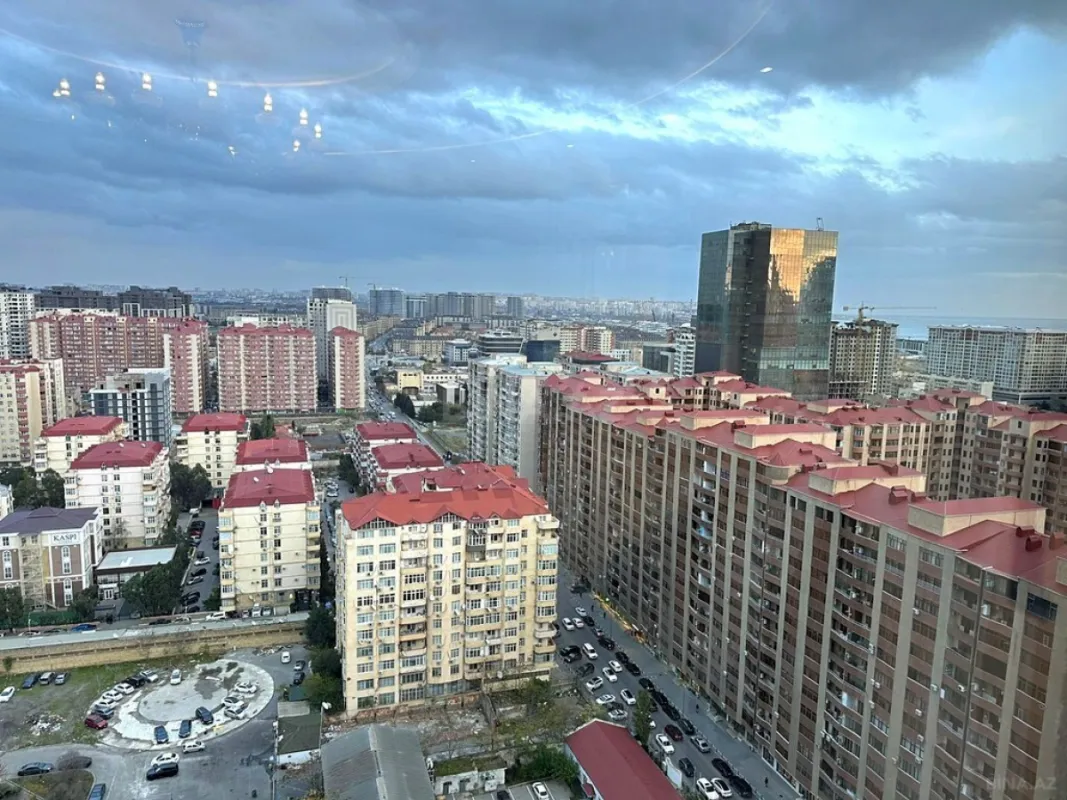 Satılır 4 otaqlı mənzil 191 m²